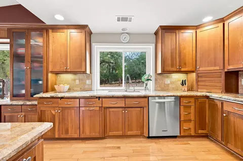 Kitchen - 13272 Opal Way, Redding, CA 96003 photo 6 of 6