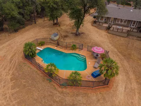 Exterior - 13272 Opal Way, Redding, CA 96003 photo 9 of 11