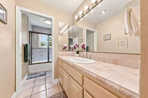 Bath - 13272 Opal Way, Redding, CA 96003 photo 6 of 7