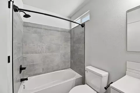 Bath - Undisclosed, Redding, CA 96003 photo 3 of 3