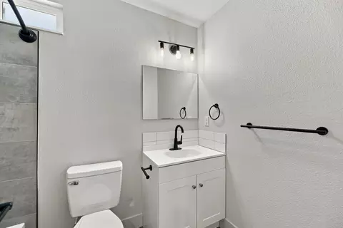 Bath - Undisclosed, Redding, CA 96003 photo 2 of 3