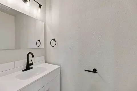 Bath - Undisclosed, Redding, CA 96003 photo 1 of 3