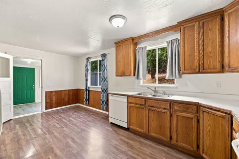 Kitchen - 10052 Harley Leighton Rd, Redding, CA 96003 photo 3 of 3