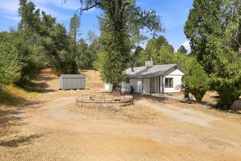 Exterior - 10052 Harley Leighton Rd, Redding, CA 96003 photo 7 of 10