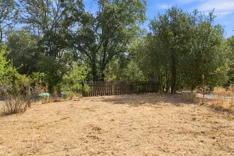 Exterior - 10052 Harley Leighton Rd, Redding, CA 96003 photo 9 of 10