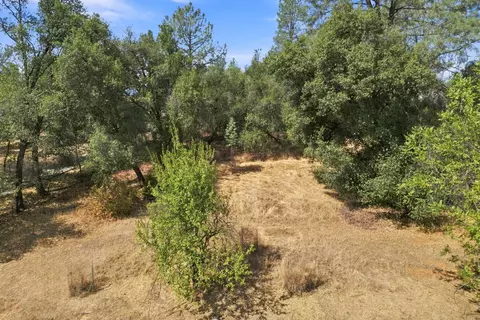 Exterior - 10052 Harley Leighton Rd, Redding, CA 96003 photo 8 of 10