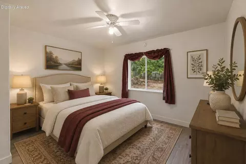 Bedroom - 10052 Harley Leighton Rd, Redding, CA 96003 photo 4 of 6