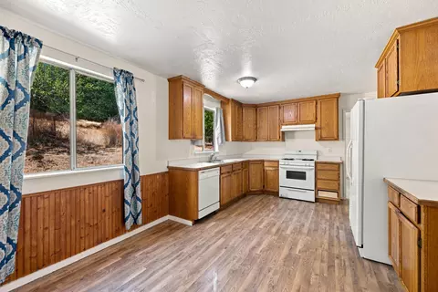 Kitchen - 10052 Harley Leighton Rd, Redding, CA 96003 photo 1 of 3