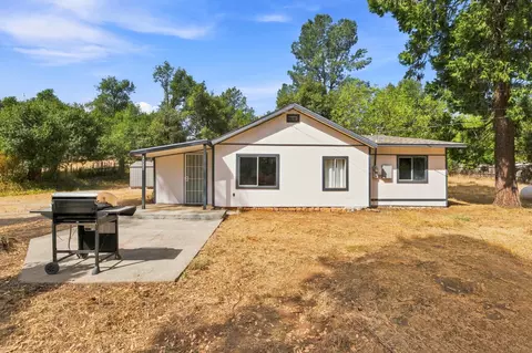 Exterior - 10052 Harley Leighton Rd, Redding, CA 96003 photo 2 of 10