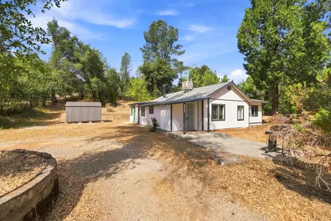 Exterior - 10052 Harley Leighton Rd, Redding, CA 96003 photo 6 of 10