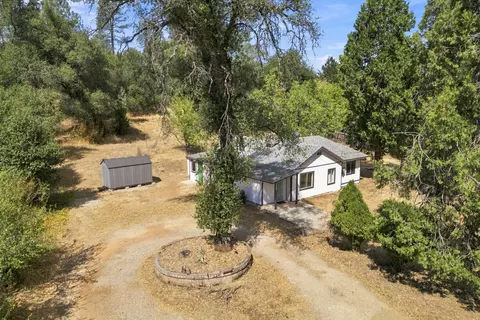 Exterior - 10052 Harley Leighton Rd, Redding, CA 96003 photo 5 of 10