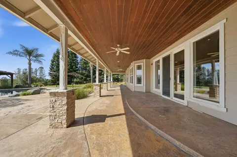 Exterior - 13387 Lark Ct, Redding, CA 96003 photo 10 of 17