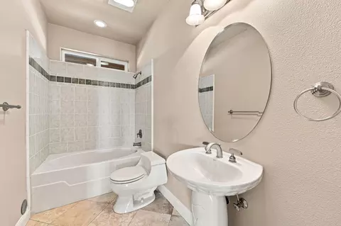 Bath - 13387 Lark Ct, Redding, CA 96003 photo 4 of 4