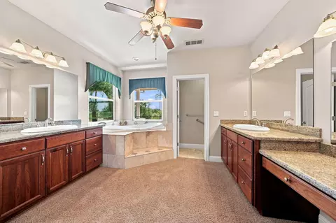 Bath - 13387 Lark Ct, Redding, CA 96003 photo 1 of 4