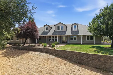 Exterior - 13387 Lark Ct, Redding, CA 96003 photo 5 of 17