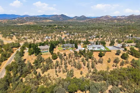 View/Area - 13387 Lark Ct, Redding, CA 96003 photo 5 of 6
