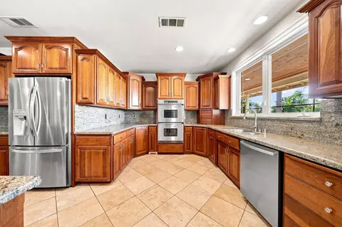 Kitchen - 13387 Lark Ct, Redding, CA 96003 photo 2 of 4