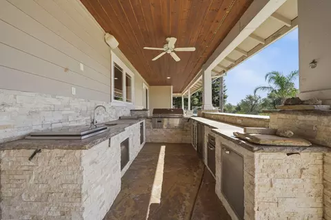Exterior - 13387 Lark Ct, Redding, CA 96003 photo 11 of 17