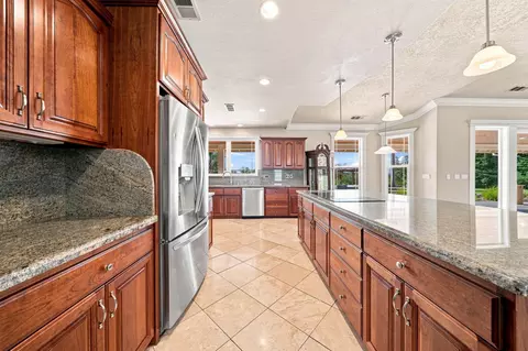 Kitchen - 13387 Lark Ct, Redding, CA 96003 photo 3 of 4