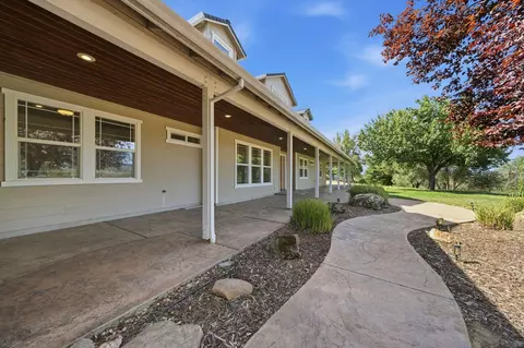 Exterior - 13387 Lark Ct, Redding, CA 96003 photo 4 of 17