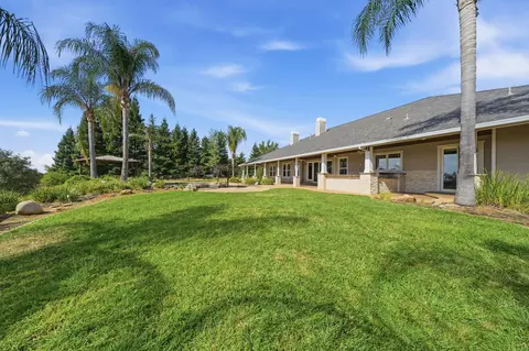 Exterior - 13387 Lark Ct, Redding, CA 96003 photo 15 of 17