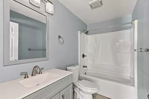Bath - 646 Ridge Rd, Redding, CA 96003 photo 2 of 3