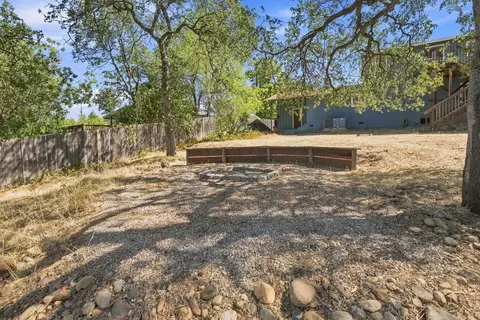 Exterior - 646 Ridge Rd, Redding, CA 96003 photo 9 of 12