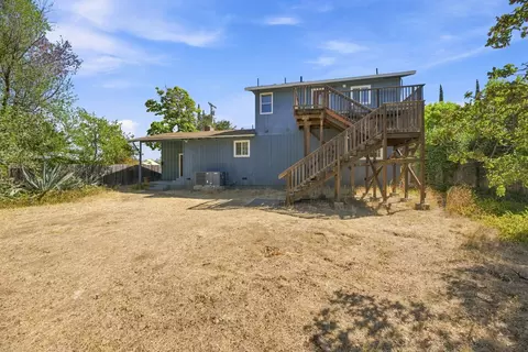 Exterior - 646 Ridge Rd, Redding, CA 96003 photo 10 of 12