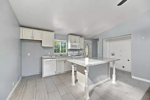 Kitchen - 646 Ridge Rd, Redding, CA 96003 photo 4 of 5