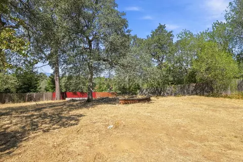 Exterior - 646 Ridge Rd, Redding, CA 96003 photo 8 of 12