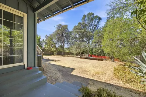 Exterior - 646 Ridge Rd, Redding, CA 96003 photo 4 of 12