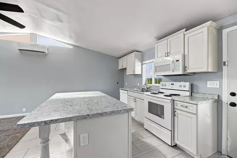 Kitchen - 646 Ridge Rd, Redding, CA 96003 photo 5 of 5