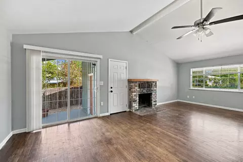 Living - 646 Ridge Rd, Redding, CA 96003 photo 3 of 8