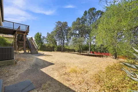 Exterior - 646 Ridge Rd, Redding, CA 96003 photo 3 of 12