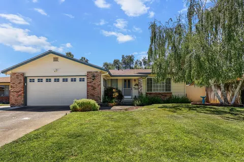 2097 Glengary Dr, Redding, CA 96001