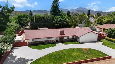 910 Hallmark Dr, Redding, CA 96001 photo 1
