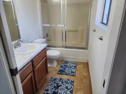 Bath - 2252 Badger Ct, Redding, CA 96001 photo 1 of 3
