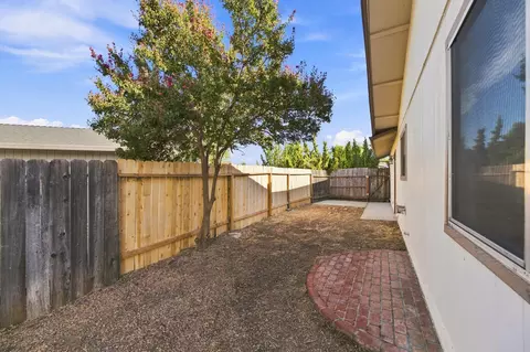 Exterior - 2252 Badger Ct, Redding, CA 96001 photo 6 of 8