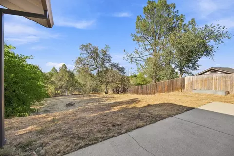 Exterior - 2252 Badger Ct, Redding, CA 96001 photo 7 of 8