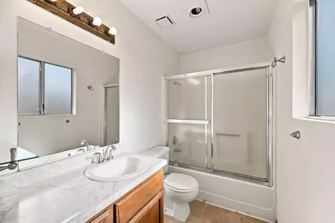 Bath - 2252 Badger Ct, Redding, CA 96001 photo 1 of 2