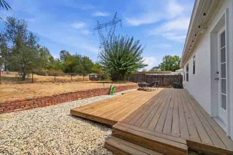 Exterior - 1750 Barbara Rd, Redding, CA 96003 photo 10 of 11