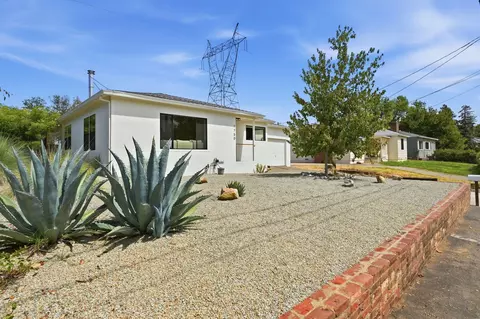 Exterior - 1750 Barbara Rd, Redding, CA 96003 photo 4 of 11