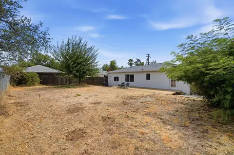 Exterior - 1750 Barbara Rd, Redding, CA 96003 photo 9 of 11