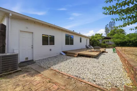 Exterior - 1750 Barbara Rd, Redding, CA 96003 photo 6 of 11