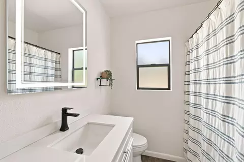 Bath - 1750 Barbara Rd, Redding, CA 96003 photo 1 of 1