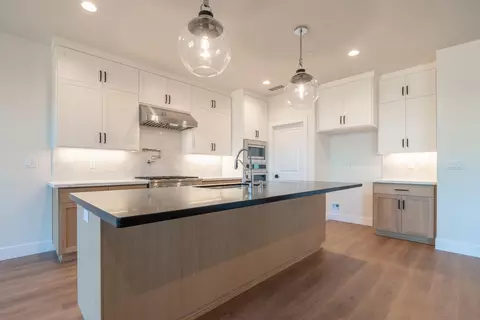 Kitchen - 4870 Dandelion Dr, Redding, CA 96002 photo 2 of 7