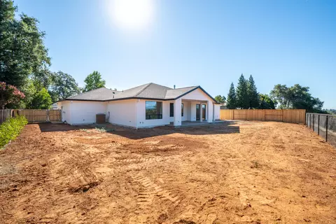 Exterior - 4870 Dandelion Dr, Redding, CA 96002 photo 8 of 17