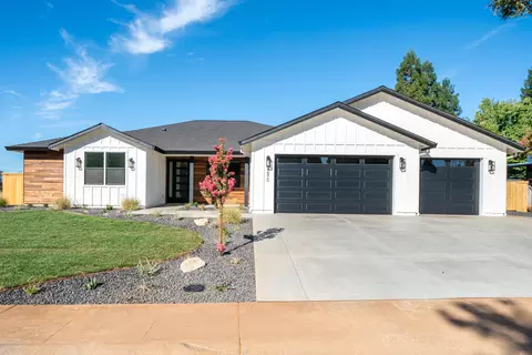 Exterior - 4870 Dandelion Dr, Redding, CA 96002 photo 2 of 17