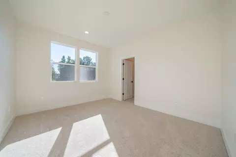 Bedroom - 4870 Dandelion Dr, Redding, CA 96002 photo 1 of 7