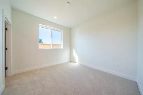 Bedroom - 4870 Dandelion Dr, Redding, CA 96002 photo 3 of 7